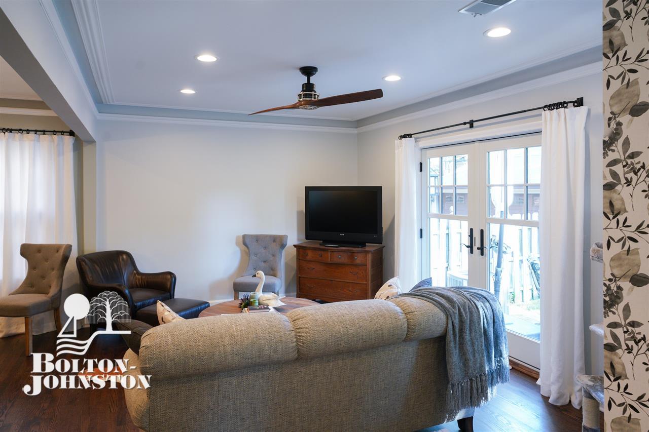 308 Moran Road Grosse Pointe, MI 48236 - Photo 3 of 32 50016262-2.JPG