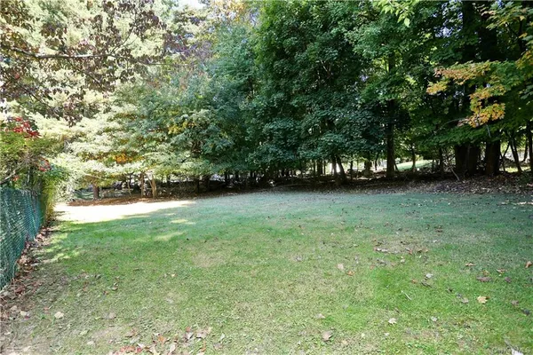 a view of a yard with a tree