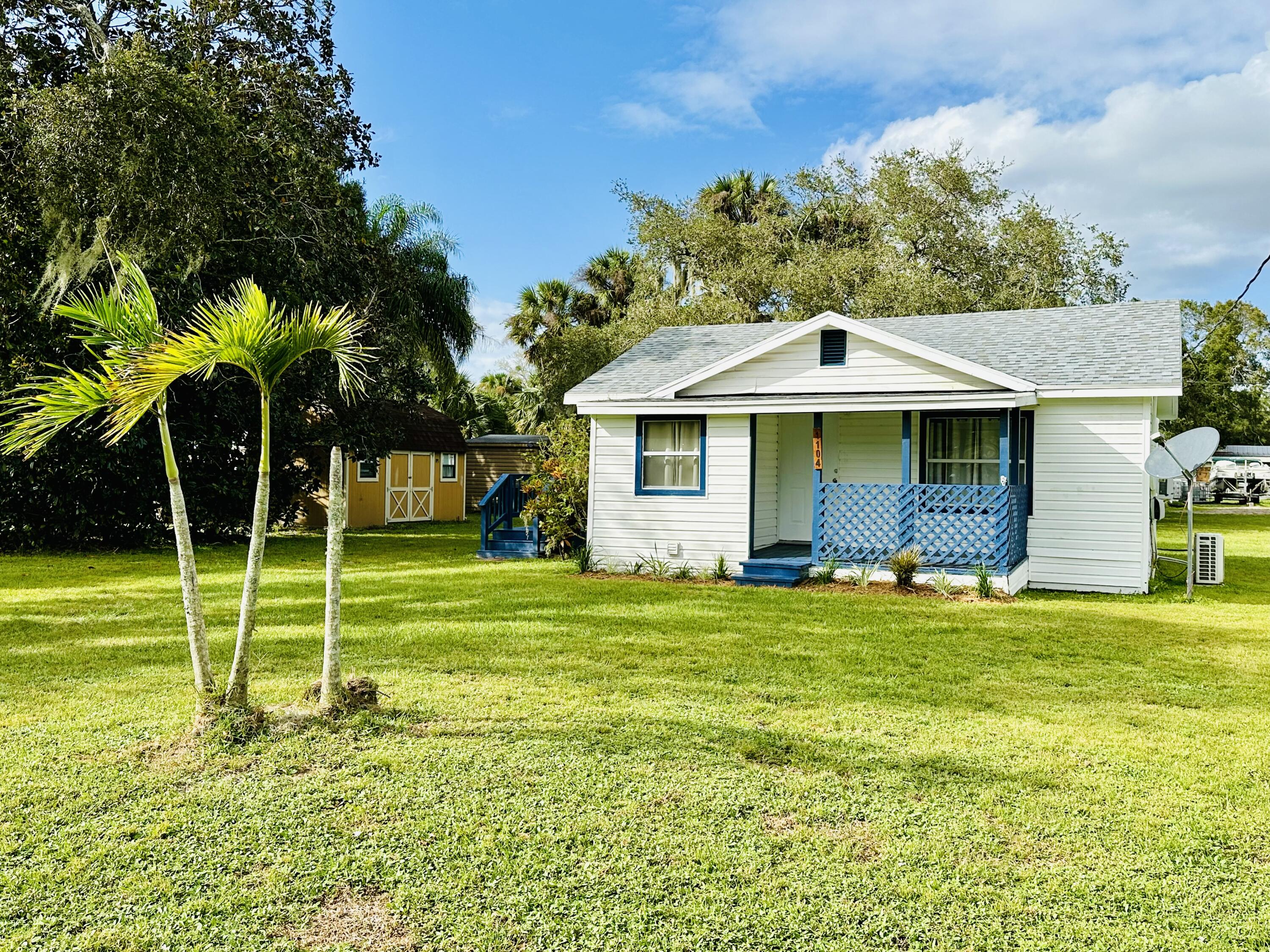 1104 Southwest 11th Street Okeechobee, FL 34974 - Photo 2 of 59 Front of home wide open parking