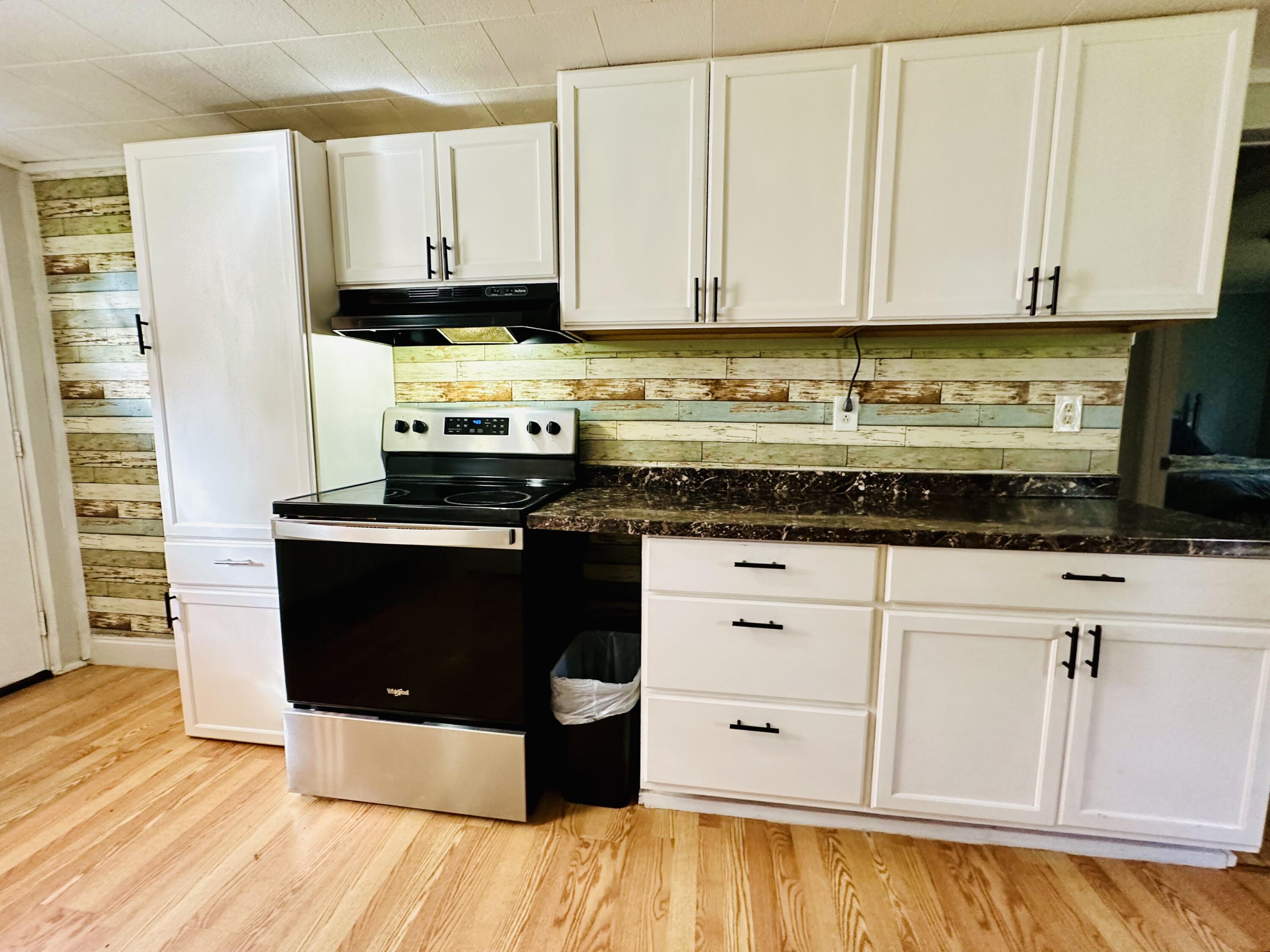 1104 Southwest 11th Street Okeechobee, FL 34974 - Photo 23 of 59 Kitchen