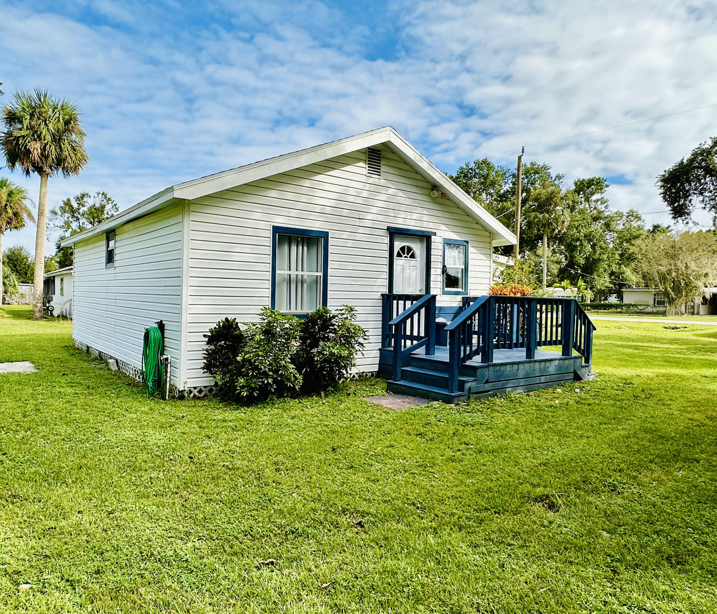 1104 Southwest 11th Street Okeechobee, FL 34974 - Photo 4 of 59 West Side, septic in very rear