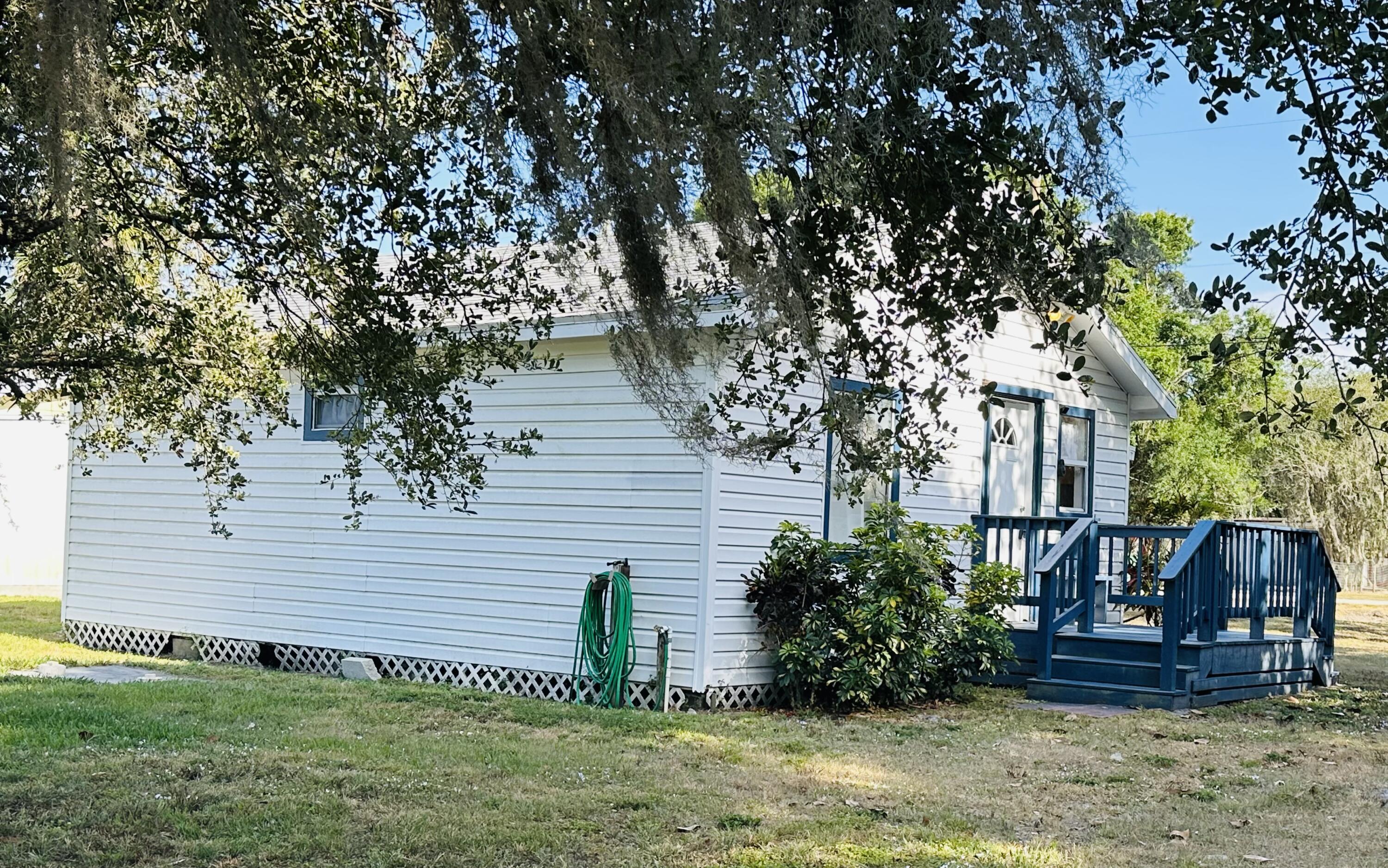1104 Southwest 11th Street Okeechobee, FL 34974 - Photo 5 of 59 East side of home