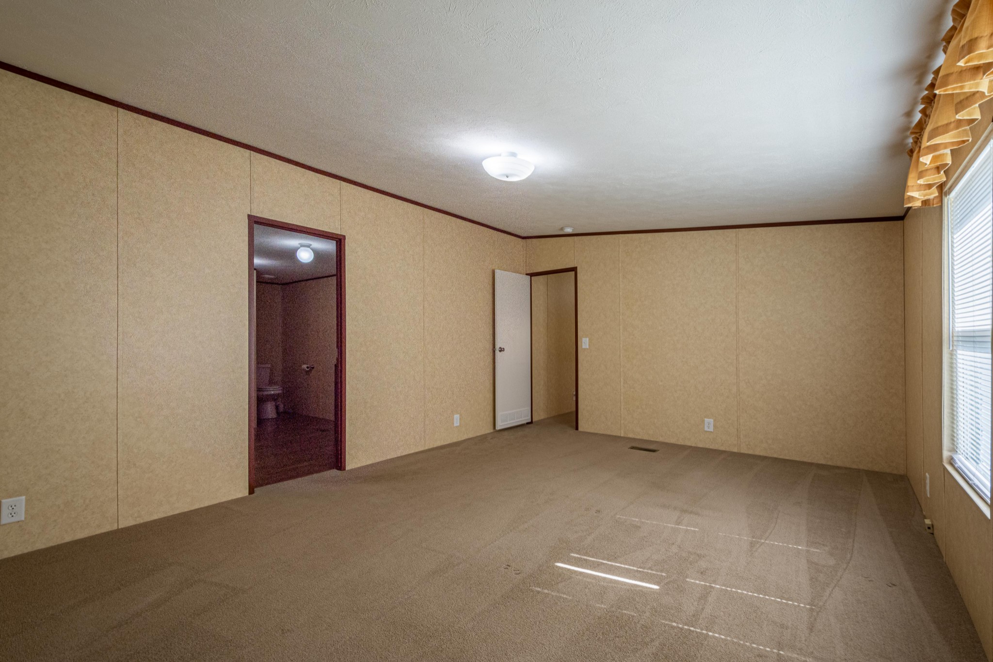 765 Crooked Hill Road Pulaski, TN 38478 - Photo 33 of 50 an empty room with a natural light
