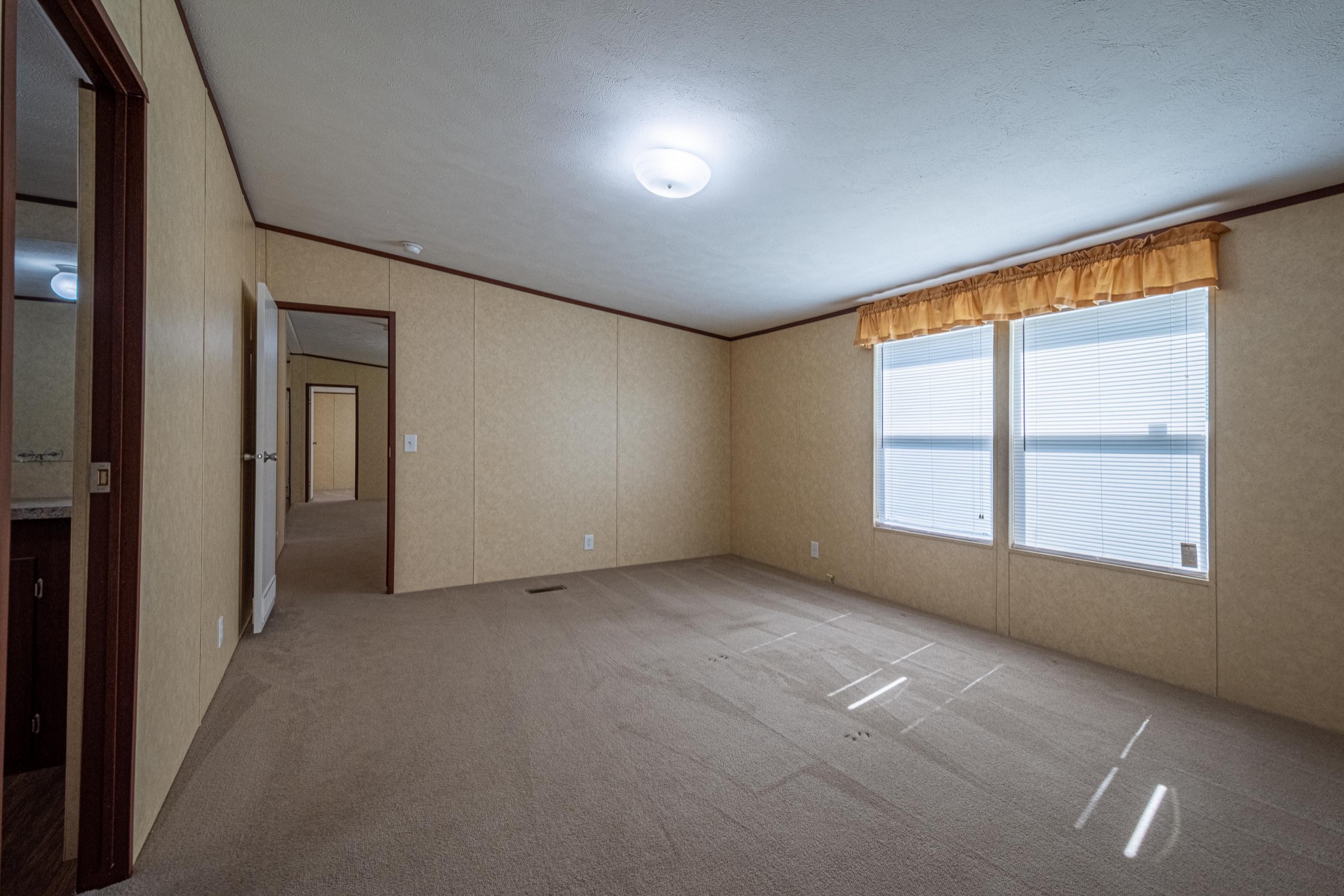 765 Crooked Hill Road Pulaski, TN 38478 - Photo 39 of 50 an empty room with a window