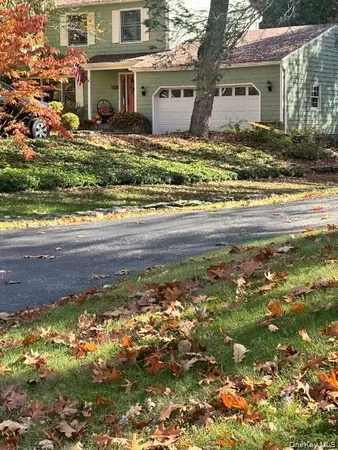 $555,000 | 30 Hudson Drive, Hyde Park, NY 12538