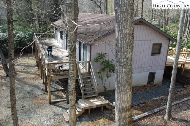 a view of outdoor space yard and porch
