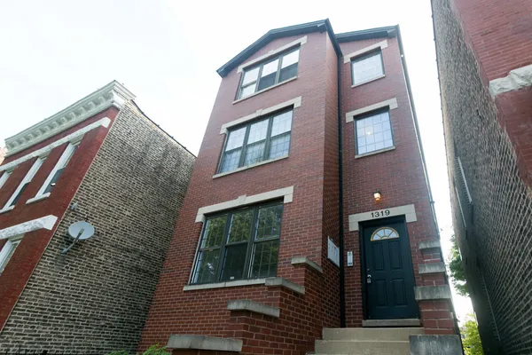 $3,800 | 1319 North Campbell Avenue, Unit 1, Chicago, IL 60622
