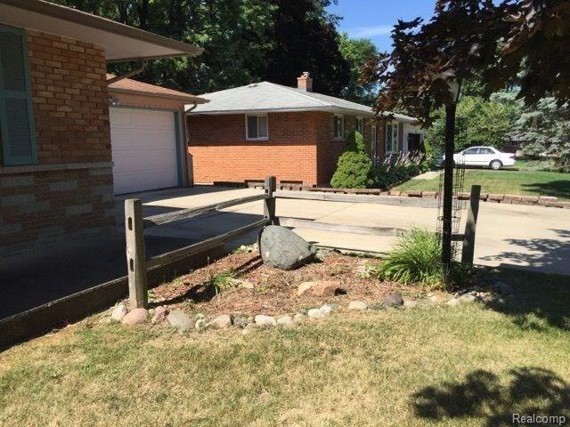 3665 Mark Road Waterford, MI 48328 - Photo 2 of 17 2.jpg
