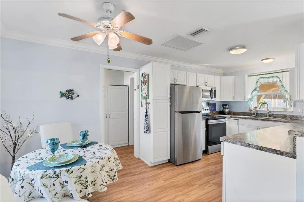 2745 Arrowhead Road Venice, FL 34293 - Photo 7 of 57