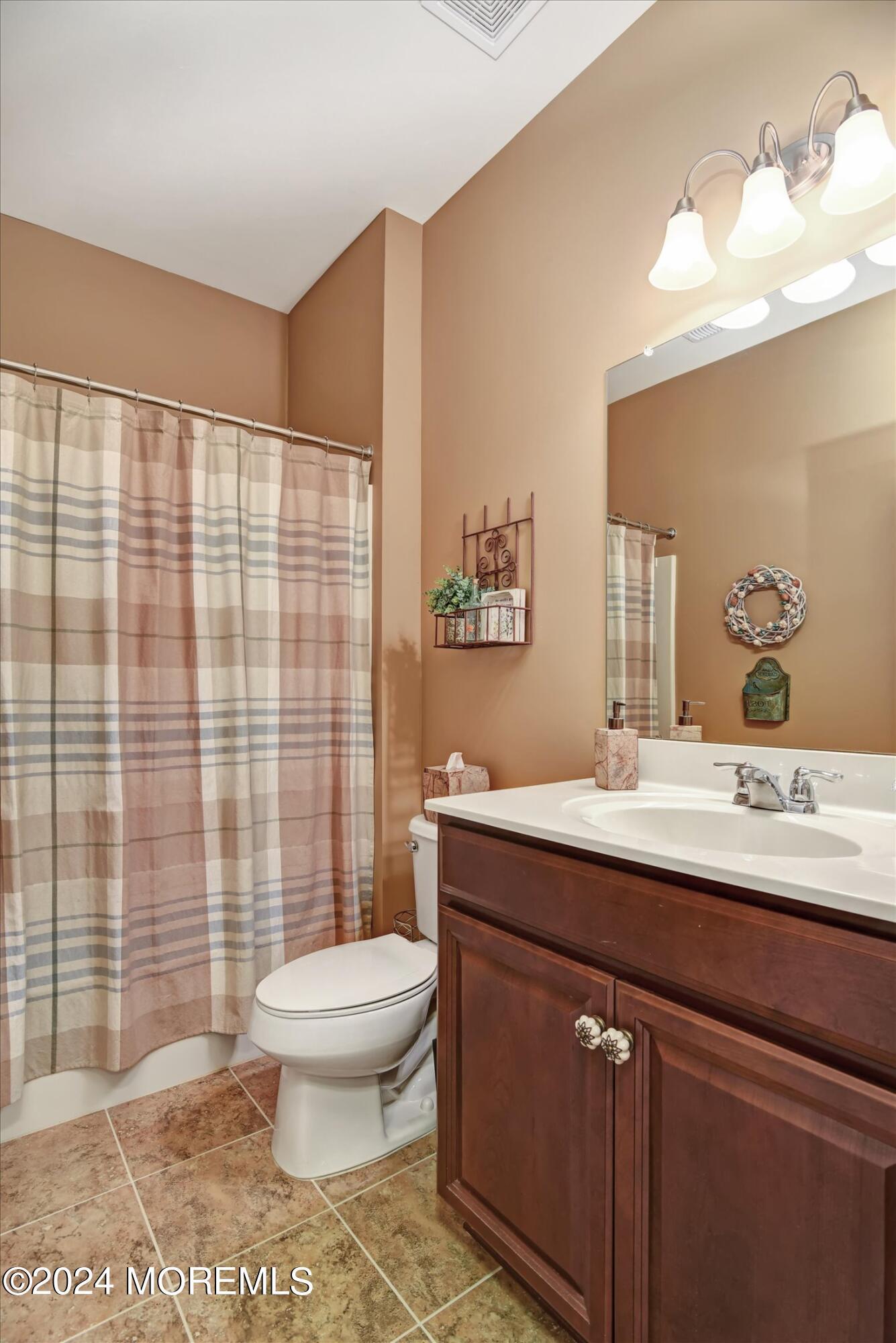 37 Mason Drive Jackson, NJ 08527 - Photo 8 of 60 08-Bathroom