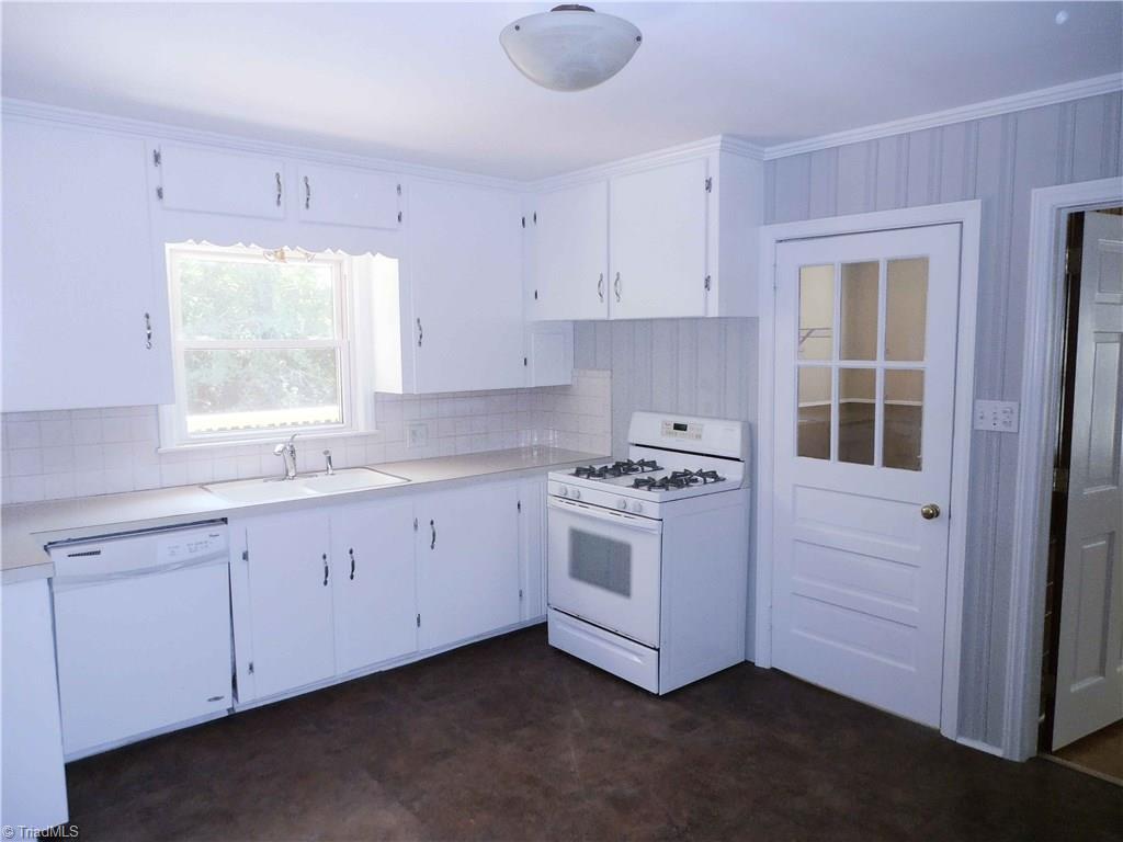 1129 Pinebluff Road Winston-Salem, NC 27103 - Photo 9 of 22 Gallery Image 9