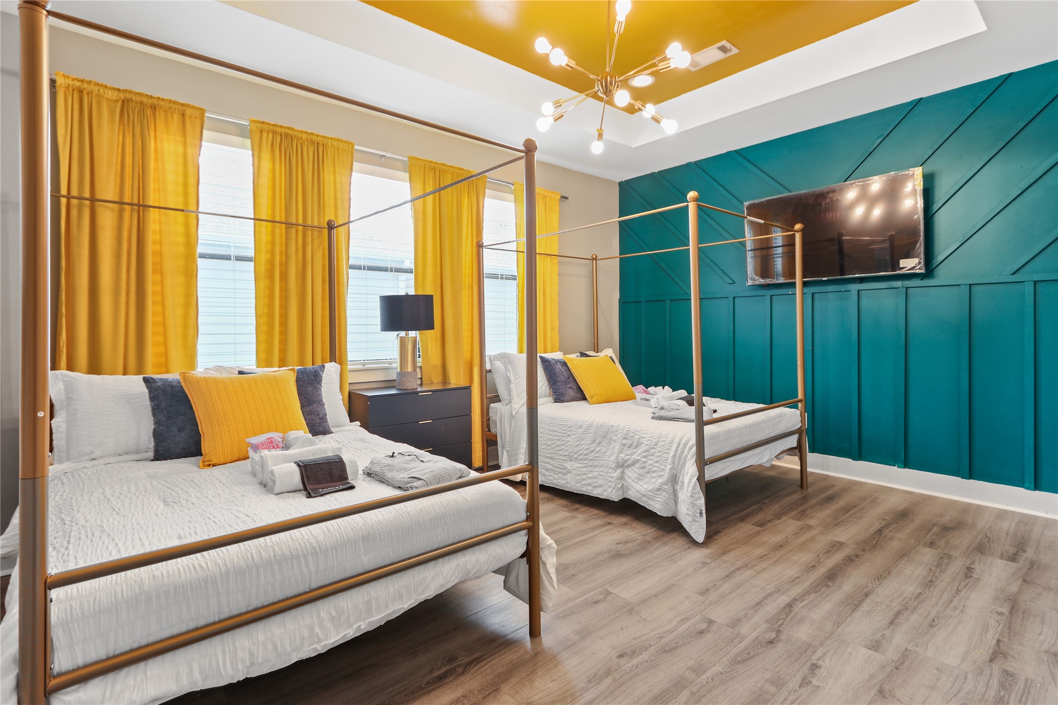 2105 Hadley Street Houston, TX 77003 - Photo 13 of 30 Spacious primary suite located on 3rd floor