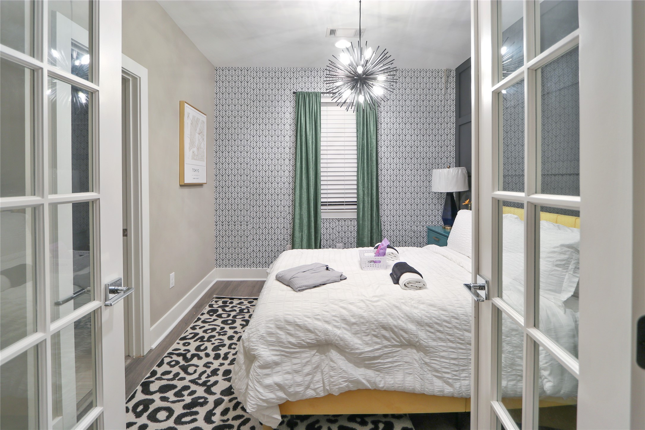 2105 Hadley Street Houston, TX 77003 - Photo 22 of 30 Well-appointed 3rd floor secondary bedroom