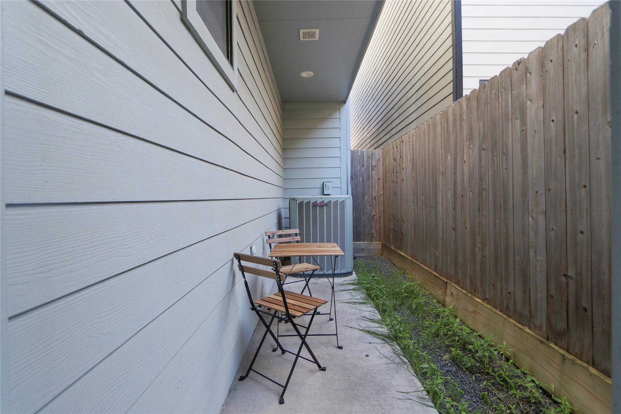 2105 Hadley Street Houston, TX 77003 - Photo 28 of 30 Backyard retreat