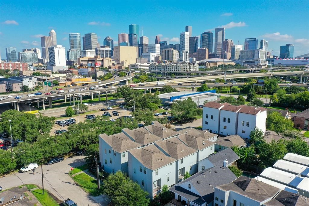 2105 Hadley Street Houston, TX 77003 - Photo 3 of 30 Perfectly positioned for easy access to Downtown and surrounding neighborhoods