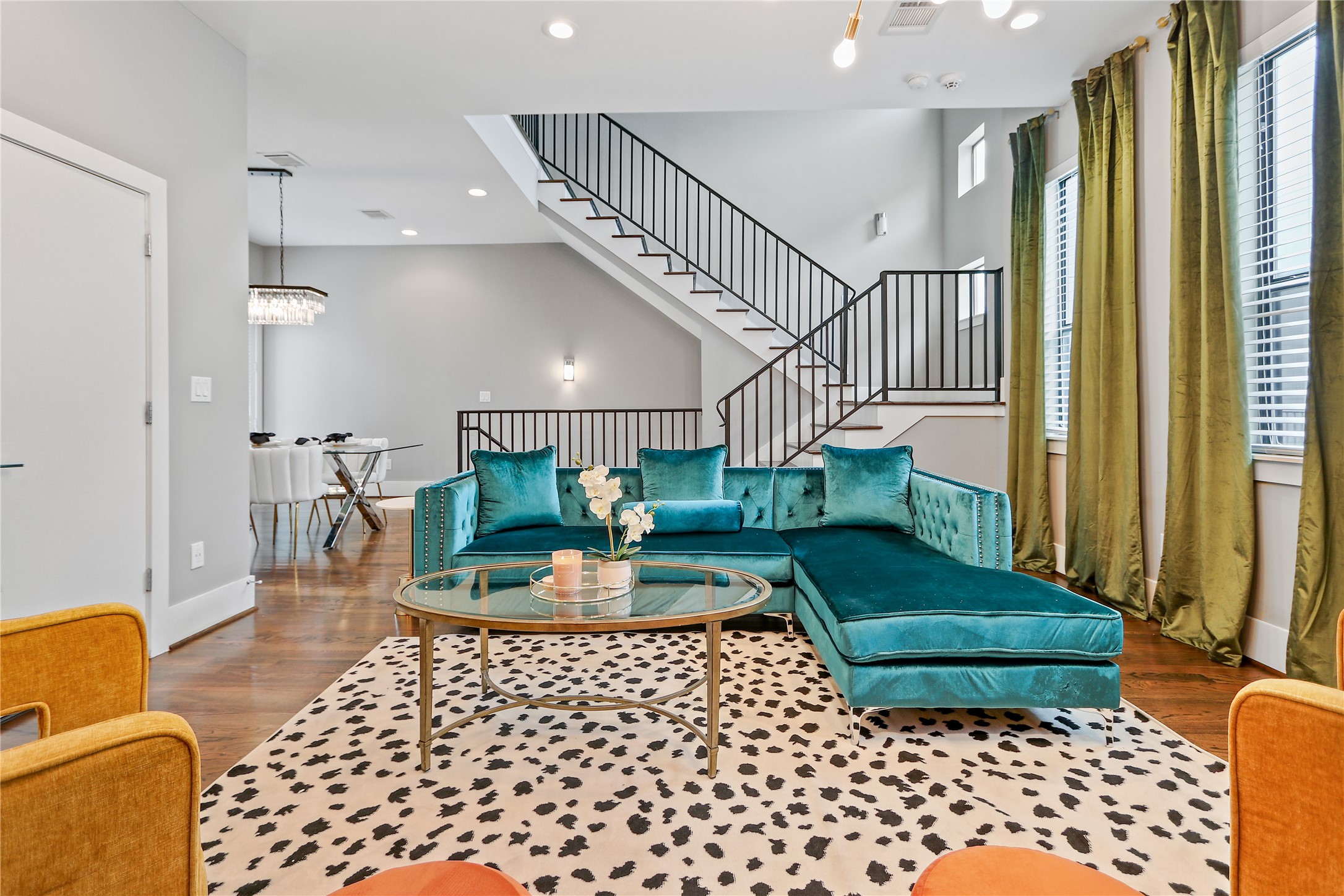 2105 Hadley Street Houston, TX 77003 - Photo 6 of 30 Sleek, contemporary design