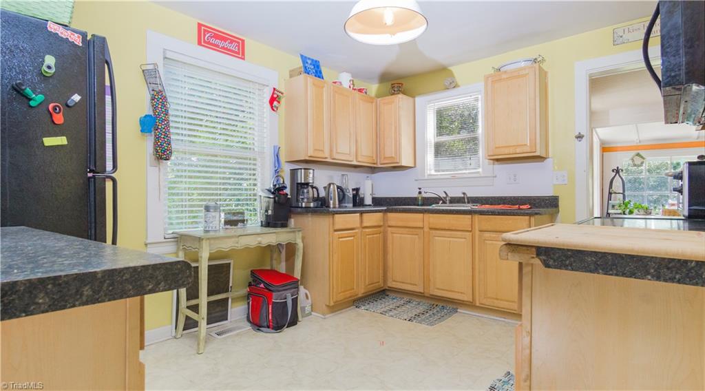 608 Woodlawn Road High Point, NC 27265 - Photo 8 of 17