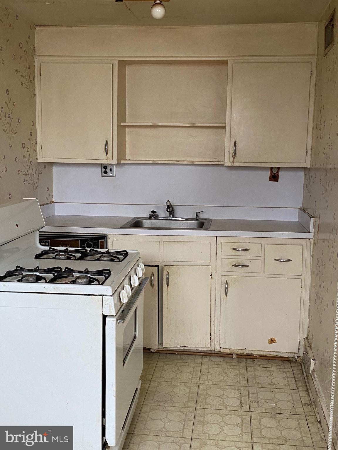 1372 Pennington Road Philadelphia, PA 19151 - Photo 6 of 13 Gallery Image 6