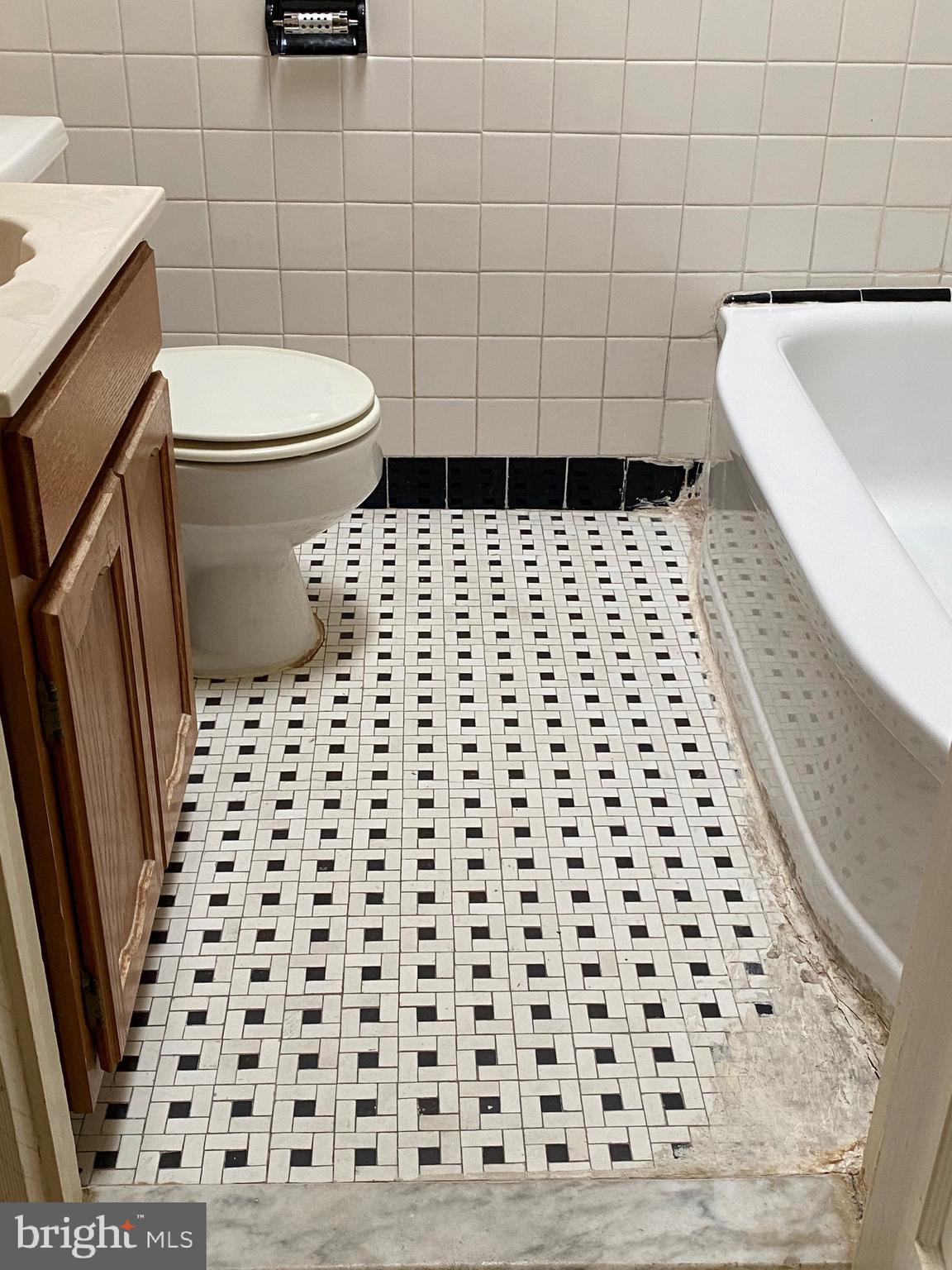 1372 Pennington Road Philadelphia, PA 19151 - Photo 7 of 13 Gallery Image 7