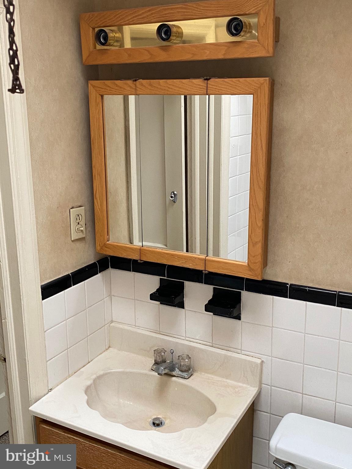 1372 Pennington Road Philadelphia, PA 19151 - Photo 10 of 13 Gallery Image 10
