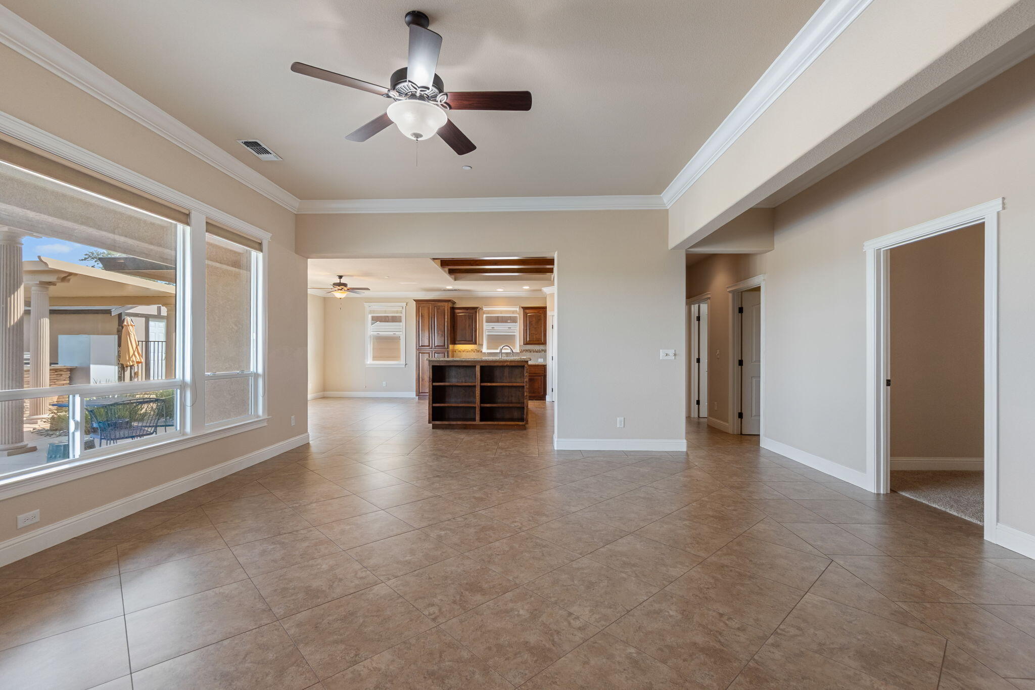 372 Stinson Loop Redding, CA 96003 - Photo 6 of 79 Living Room