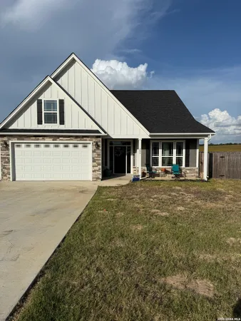 $2,450 | 200 Turnberry Drive, La Vernia, TX 78121