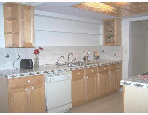 5190 Southwest 11th Street Margate, FL 33068 - Photo 6 of 15 Kitchen