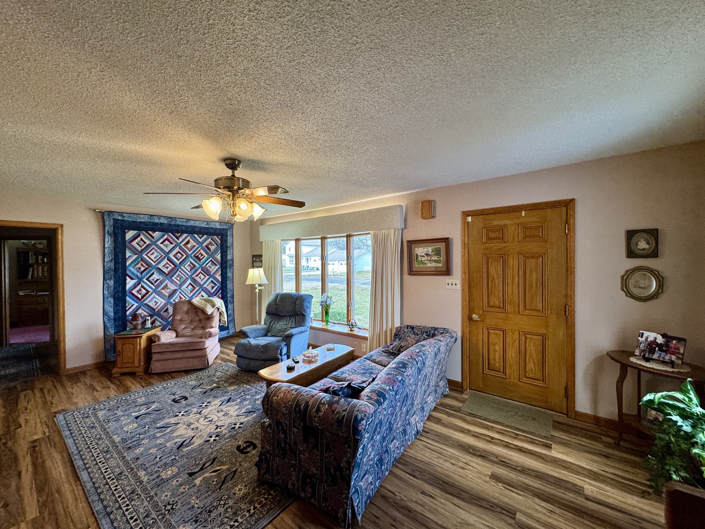 113 West 3rd Street Wyanet, IL 61379 - Photo 12 of 31 a living room with furniture
