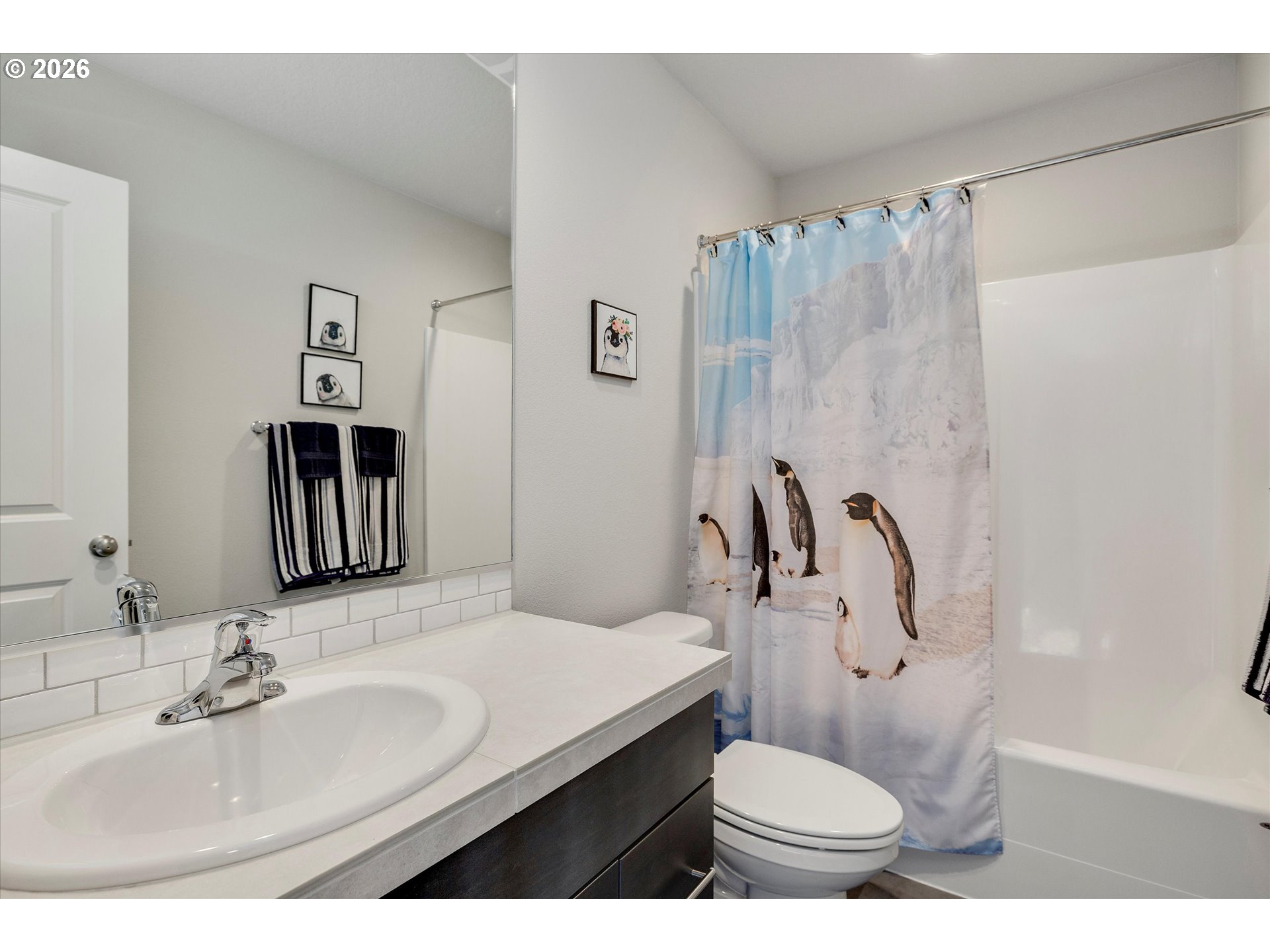 282 West 17th Street Lafayette, OR 97127 - Photo 25 of 34 Bathroom
