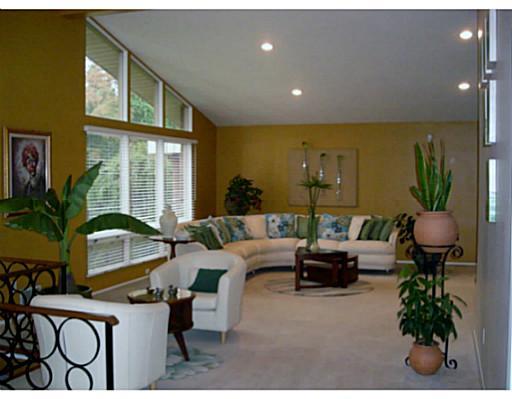 Living Room. Cozy Recessed Lighting.