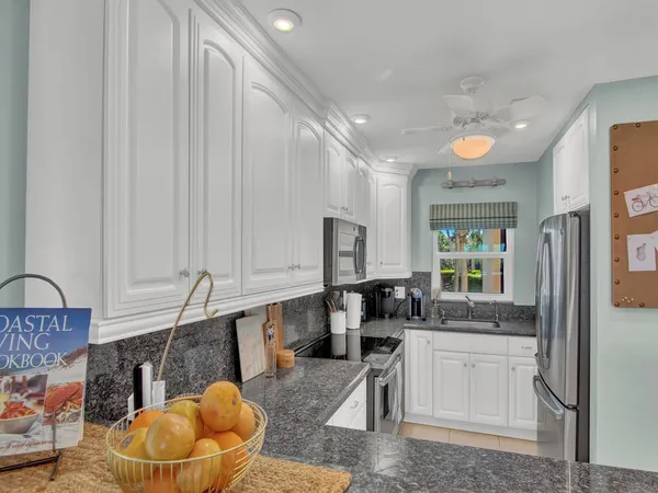 $4,000 | 3939 Ocean Drive, Unit 201A, Vero Beach, FL 32963