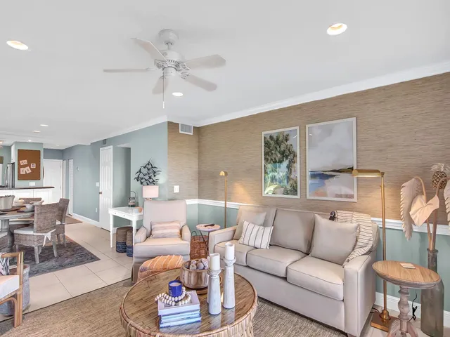 $4,000 | 3939 Ocean Drive, Unit 201A, Vero Beach, FL 32963