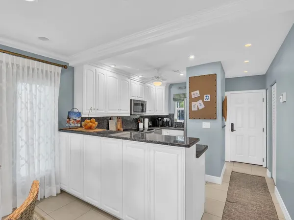 $4,000 | 3939 Ocean Drive, Unit 201A, Vero Beach, FL 32963