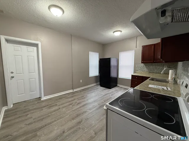 $1,700 | 5 Winter Street, Hartford, CT 06120