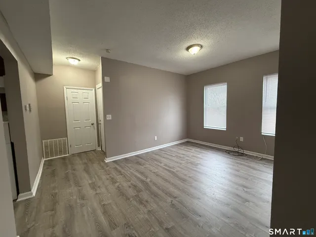 $1,700 | 5 Winter Street, Hartford, CT 06120