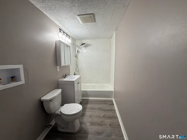 $1,700 | 5 Winter Street, Hartford, CT 06120