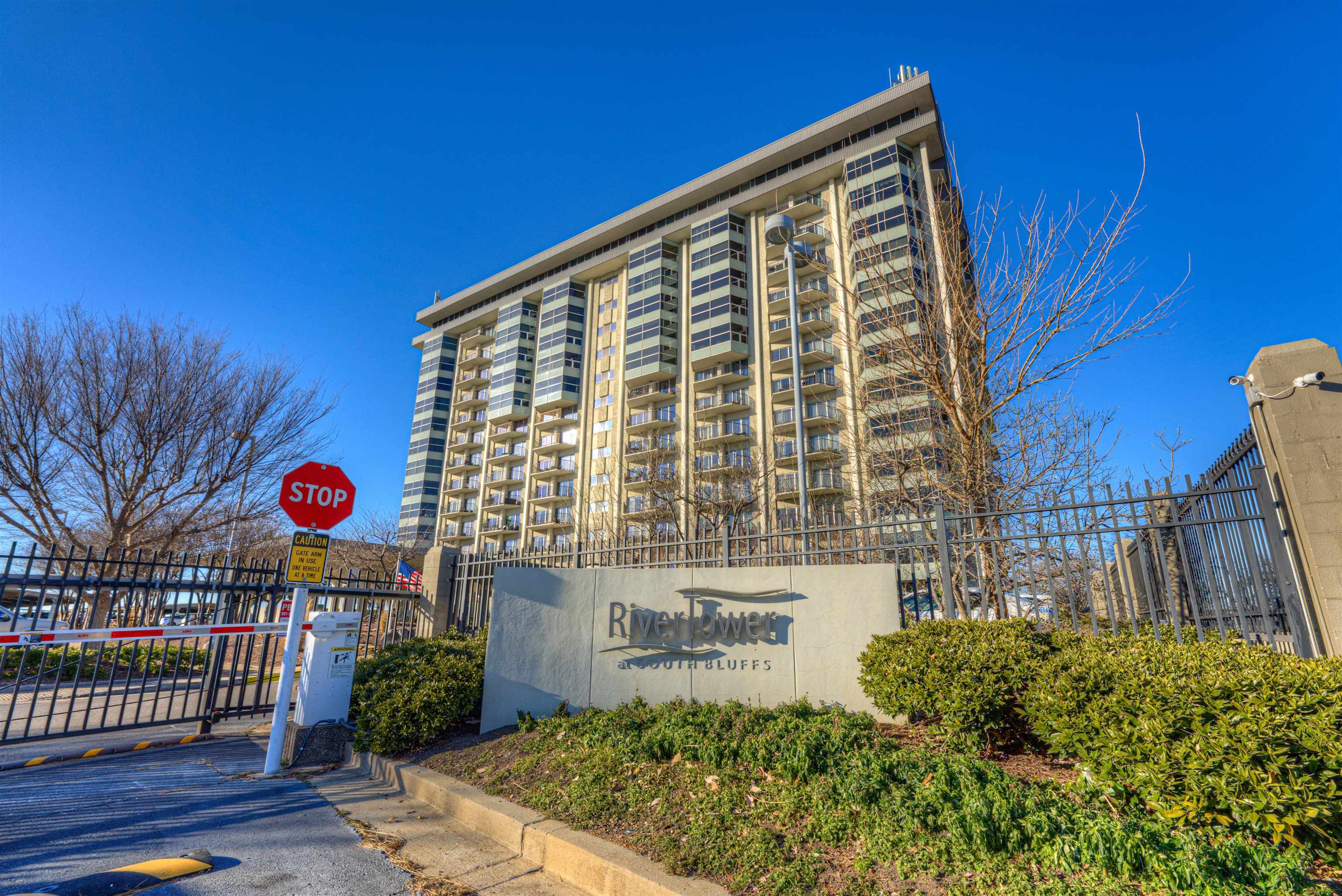 655 Riverside Drive, Unit 405B Memphis, TN 38103 - Photo 1 of 40