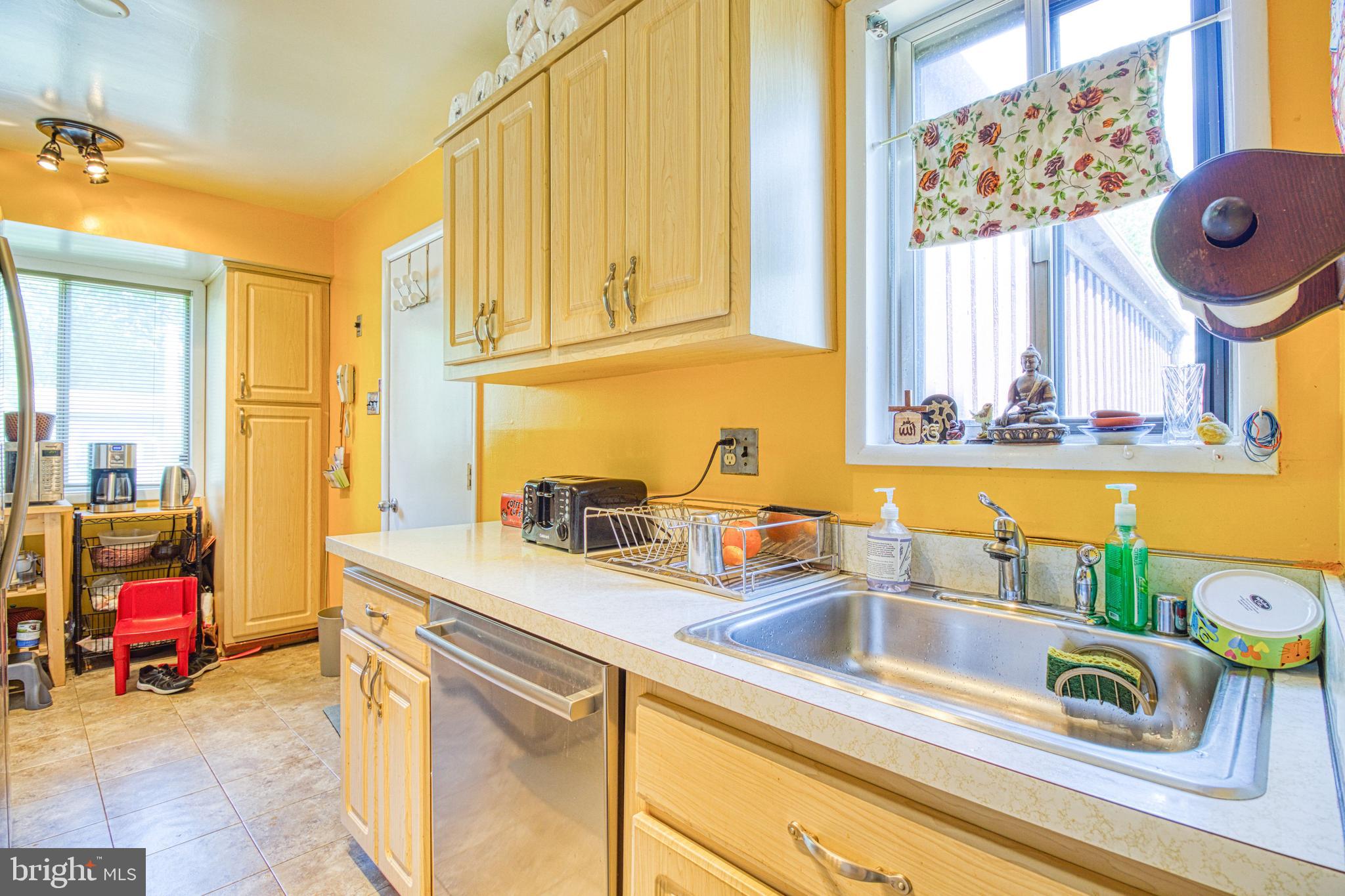 8811 Burbank Road Annandale, VA 22003 - Photo 8 of 28 Gallery Image 8
