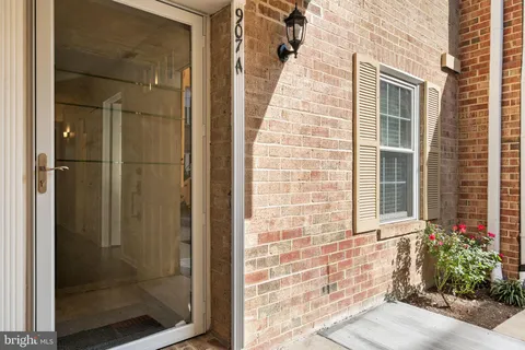 $549,999 | 907 South Rolfe Street, Unit 1A, Arlington, VA 22204