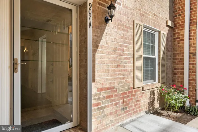 $539,999 | 907 South Rolfe Street, Unit 1A, Arlington, VA 22204