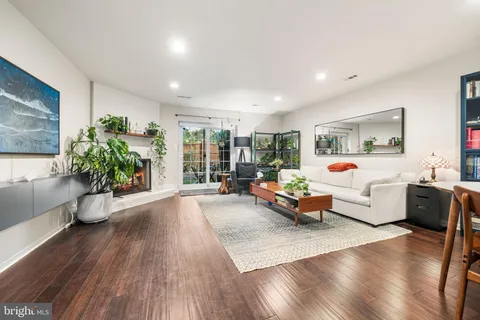 $549,999 | 907 South Rolfe Street, Unit 1A, Arlington, VA 22204