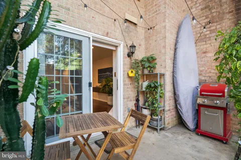 $549,999 | 907 South Rolfe Street, Unit 1A, Arlington, VA 22204