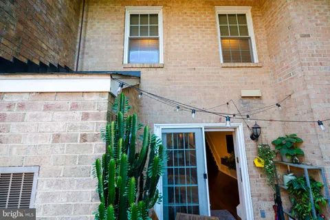 $549,999 | 907 South Rolfe Street, Unit 1A, Arlington, VA 22204