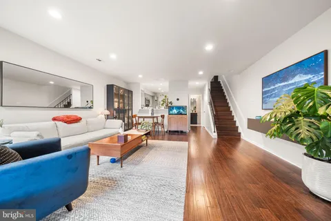 $549,999 | 907 South Rolfe Street, Unit 1A, Arlington, VA 22204