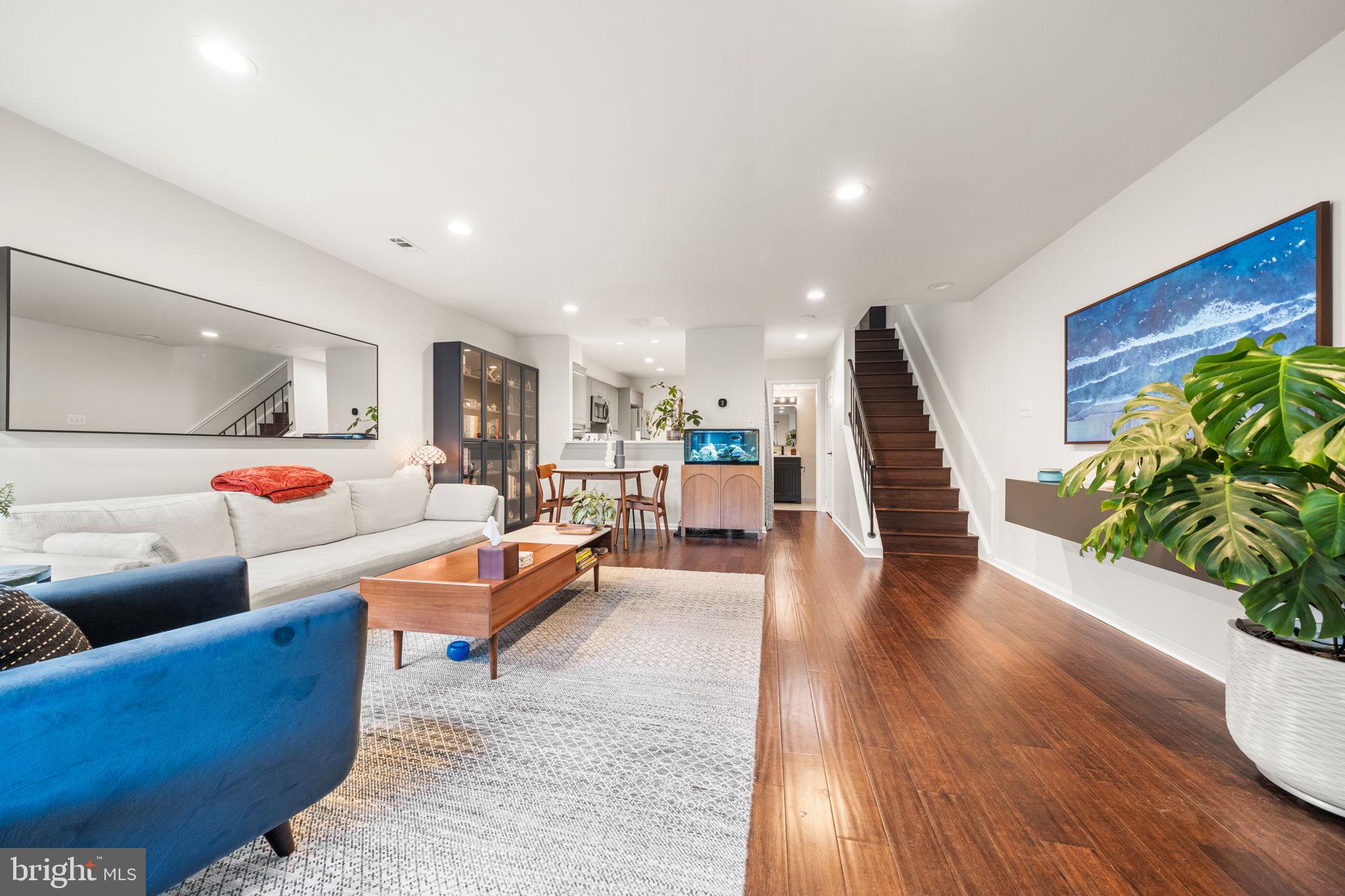 907 South Rolfe Street, Unit 1A Arlington, VA 22204 - Photo 4 of 36 Beautiful Open Concept!