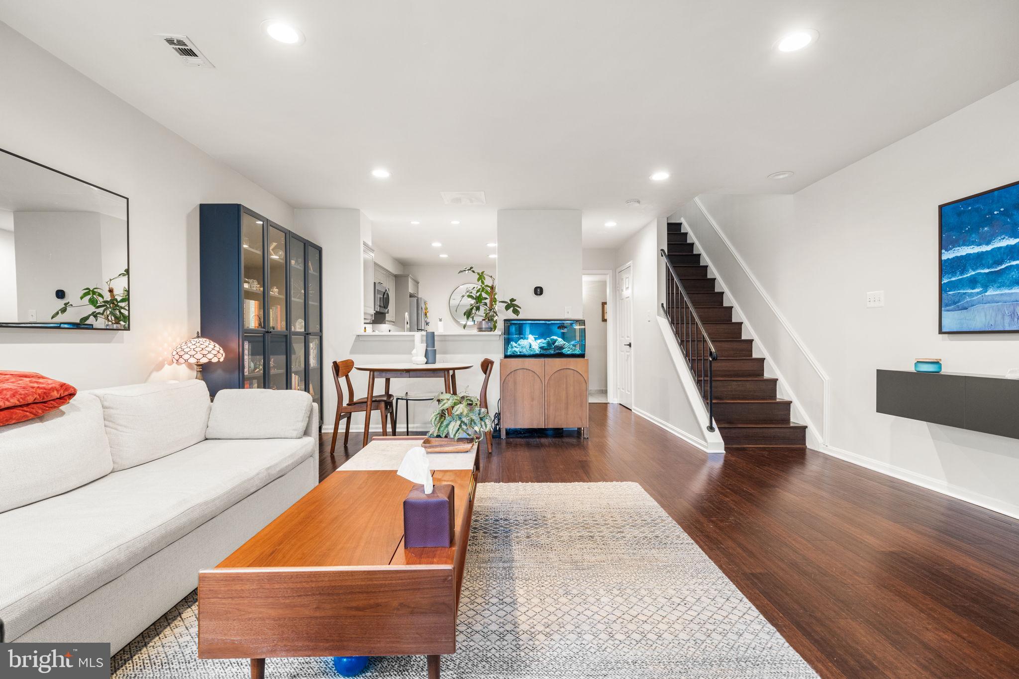 907 South Rolfe Street, Unit 1A Arlington, VA 22204 - Photo 5 of 36