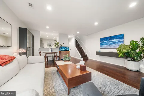 $549,999 | 907 South Rolfe Street, Unit 1A, Arlington, VA 22204