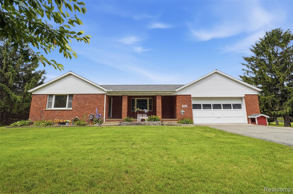 3843 Hooker Road Pinckney, MI 48169 - Photo 1 of 36