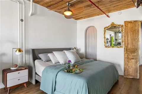 a room with lots of potted plants and a potted plant