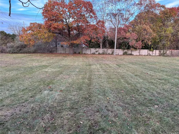 $375,000 | 5 Fanning Avenue, Hampton Bays, NY 11946